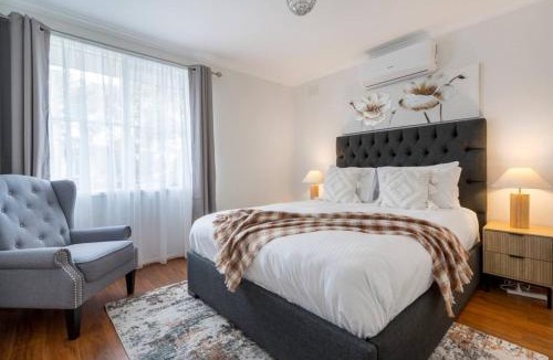 Frankston House | Havana Edge - Pet-friendly Garden Retreat near Beach