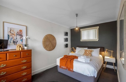 Glenorchy House | Haven on Timsbury, Urban Escape near Mona
