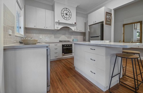 North Wagga Wagga House | Hayes Corner Cottage Walk to River North Wagga