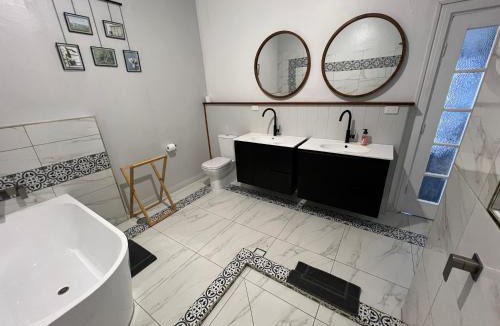 Renmark House | HAZELDENE House Stay