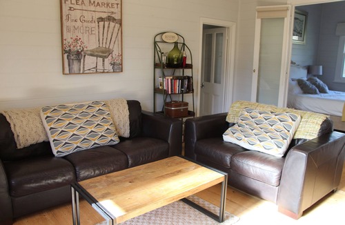 Healesville House | Healesville Cottage - just a short walk to the centre of town