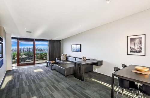 Port Fairy House | Hearns Beachside Villa 3