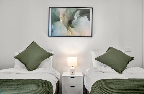 Melbourne Central Business District Apartment | Heart CBD City Stylish 2BR Apt and Free Tram Gym