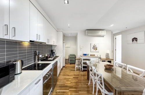 Geelong Apartment | Heart of Geelong Near Waterfront and Train