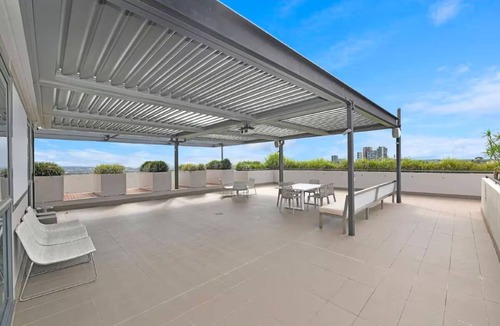North Sydney Apartment | Heart of NorthSydney Mins walk to Bus Metro 2b2b APT w/Parking