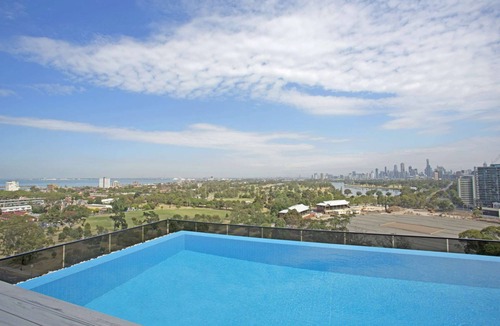 St Kilda Apartment | ☆ Heart of St Kilda ☆ Infinity Pool+Parking+WIFI