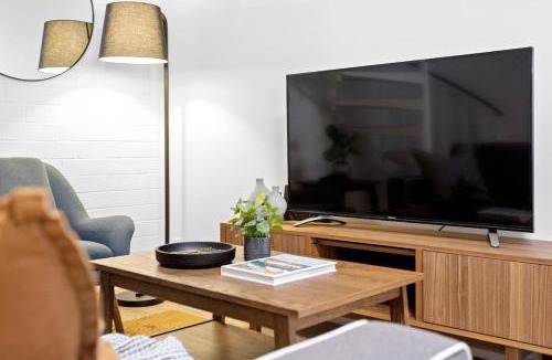Wembley House | Heart of Wembley, 2 BR, 6km to Floreat Beach