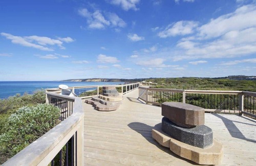 Torquay House | Heated Pool and Spa Coastal elegance