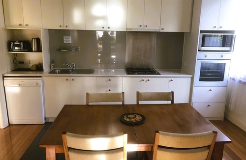 South Hobart Apartment | Hedge Cottage - Belton Apartments South Hobart