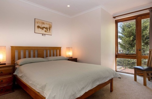Jindabyne Apartment | Heidelburg - 3/6 Banjo Patterson Crescent
