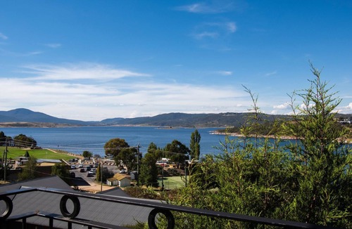 Jindabyne Apartment | Heidelburg - 3/6 Banjo Patterson Crescent