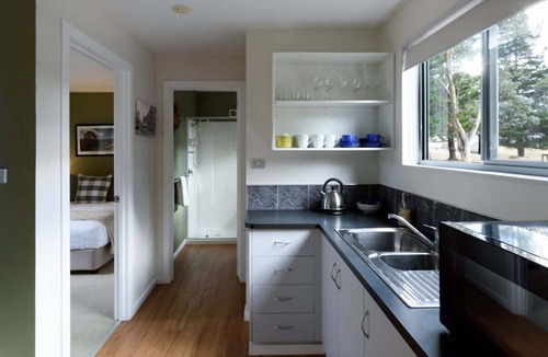 Black Hills Cottage | Heimat Rural Retreat - Pademelon Patch Chalet