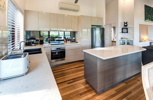 Hamilton Island House | Heliconia 10 Newly Renovated House