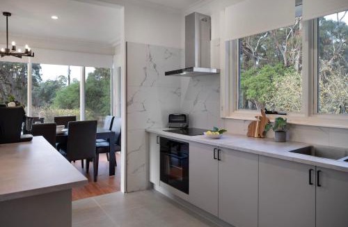 Dry Diggings House | Hepburn Woodland Retreat
