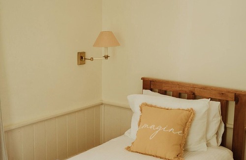 Grose Vale House | Heritage Farmhouse With Fireplace and Pool