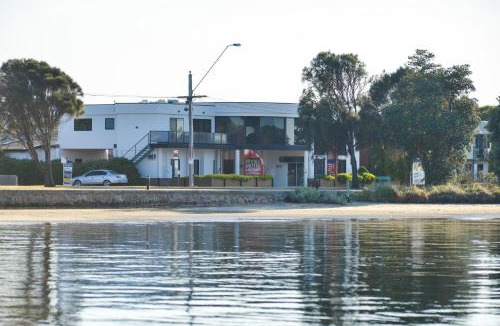 Lakes Entrance Hotel | Heyfield Motel and Apartments