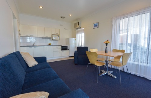 Lakes Entrance Hotel | Heyfield Motel & Apartments