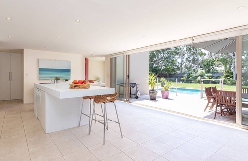 Boomerang Beach House | Hibiscus - Pacific Palms Holidays