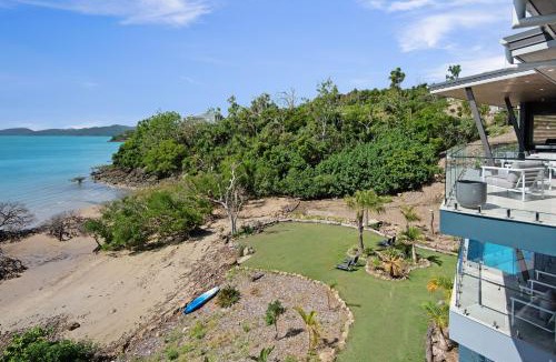 Hamilton Island Villa | Hidden Cove 2 - Beachfront, Private Pool & Buggy