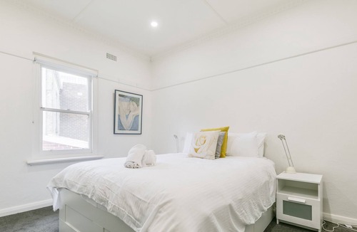 Albert Park Apartment | Hidden Gems & Modern Comfort - 2BR in Middle Park!