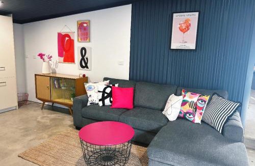 Dubbo House | Hidden Haven - Urban Oasis - Secret Space - Off-street parking