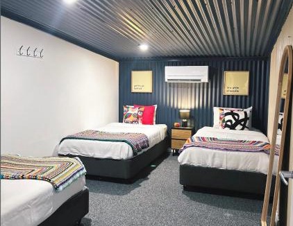 Dubbo House | Hidden Haven - Urban Oasis - Secret Space - Off-street parking