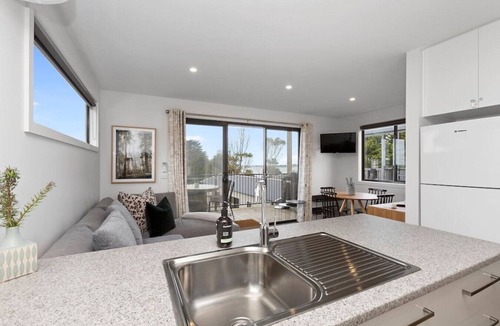 Apollo Bay Cabin | Hideaway by the Bay - in a popular caravan park