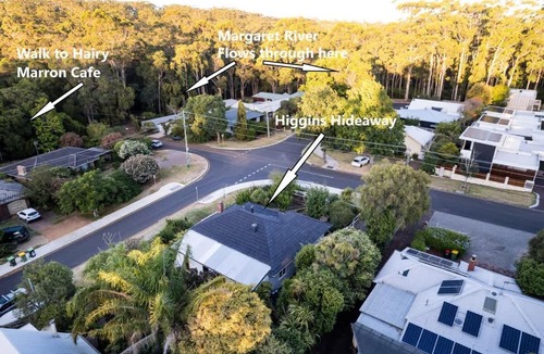 Margaret River House | Higgins Hideaway - Central Cottage with Garden Oasis