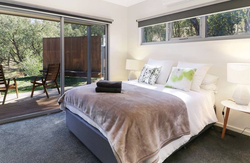 Mountain Bay House | High Country Lodge - Purpose built Accommodation for two families