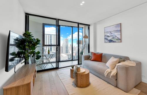 Melbourne Central Business District Apartment | High-Rise Lvl 59 2B1B Apartment with City Views - Central CBD Location