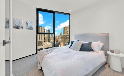 Melbourne Central Business District Apartment | High-Rise Lvl 59 2B1B Apartment with City Views - Central CBD Location