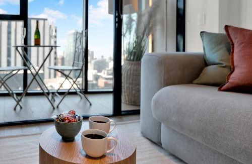 Melbourne Central Business District Apartment | High-Rise Lvl 59 2B1B Apartment with City Views - Central CBD Location