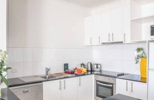 Carlton South Apartment | High Tech Living | Walking Distance City