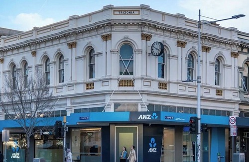 Carlton South Apartment | High Tech Living | Walking Distance City