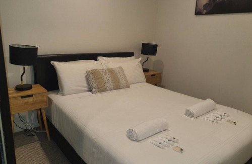 Abbotsford Apartment | Highly praised! Kid-Friendly 2BR Inner City oasis | Gym, Heated Pool & Fast WiFi