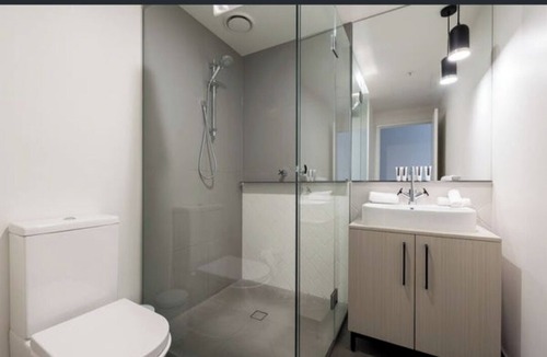 Abbotsford Apartment | Highly praised! Kid-Friendly 2BR Inner City oasis | Gym, Heated Pool & Fast WiFi