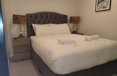 Abbotsford Apartment | Highly praised! Kid-Friendly 2BR Inner City oasis | Gym, Heated Pool & Fast WiFi