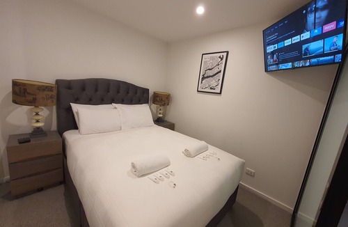 Abbotsford Apartment | Highly praised! Kid-Friendly 2BR Inner City oasis | Gym, Heated Pool & Fast WiFi
