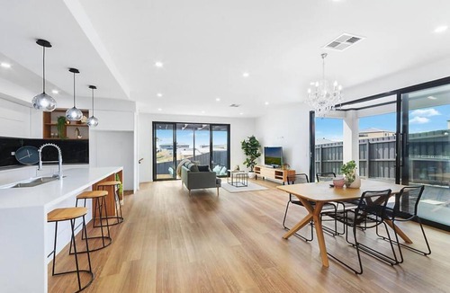 Highton House | Highton Haven Spacious & Serene