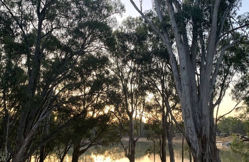 Moama Resort | Highview Waters Resort Moama , overlooking the Murray River a premier property.