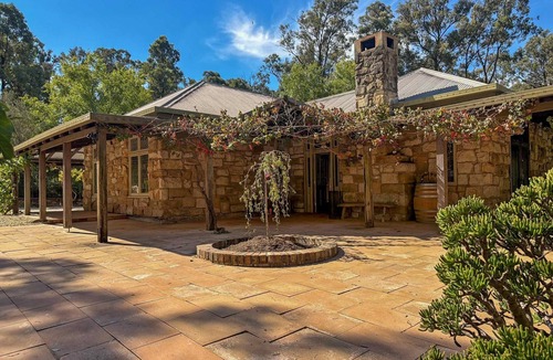 Pokolbin Cottage | Highwoods Cottage - Authentic charm in the heart of Wine Country