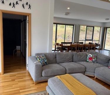 Nubeena House | Hill Top Retreat