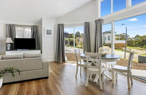 Nannup House | Hill View Cottages - Sail A