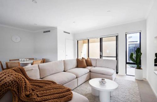 Hillarys House | Hillarys Urban Haus 4BR Near Beach and Marina