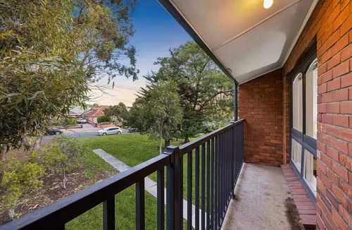 Rostrevor House | Hills Retreat with City Convenience