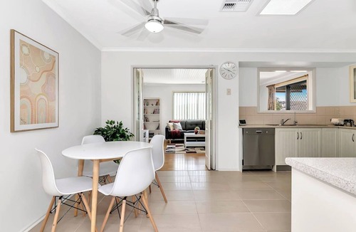 Hayborough House | Hillside Hideaway Family Home Near Victor Harbor