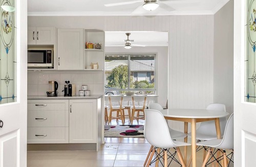 Hayborough House | Hillside Hideaway Family Home Near Victor Harbor