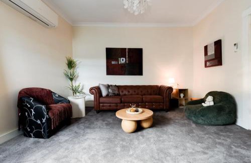 South Launceston House | Hillside Retreat Near Launceston CBD