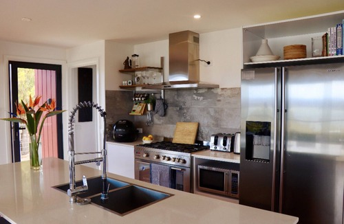 Mallacoota House | Hillstop pet Friendly With Panoramic Views