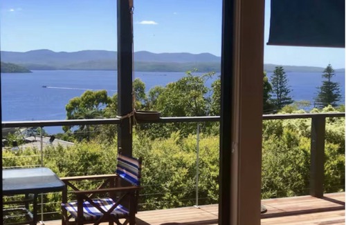 Mallacoota House | Hillstop pet Friendly With Panoramic Views